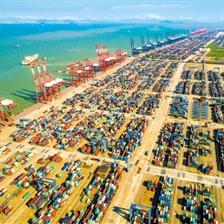 廣州港與白云機(jī)場 雙輪驅(qū)動(dòng)，連通全球與內(nèi)貿(mào)的航運(yùn)樞紐